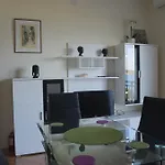 Fei Fei *